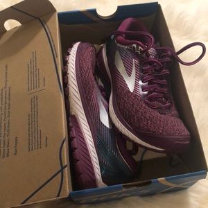 Brooks Ghost 10 Tennis Shoes - Used